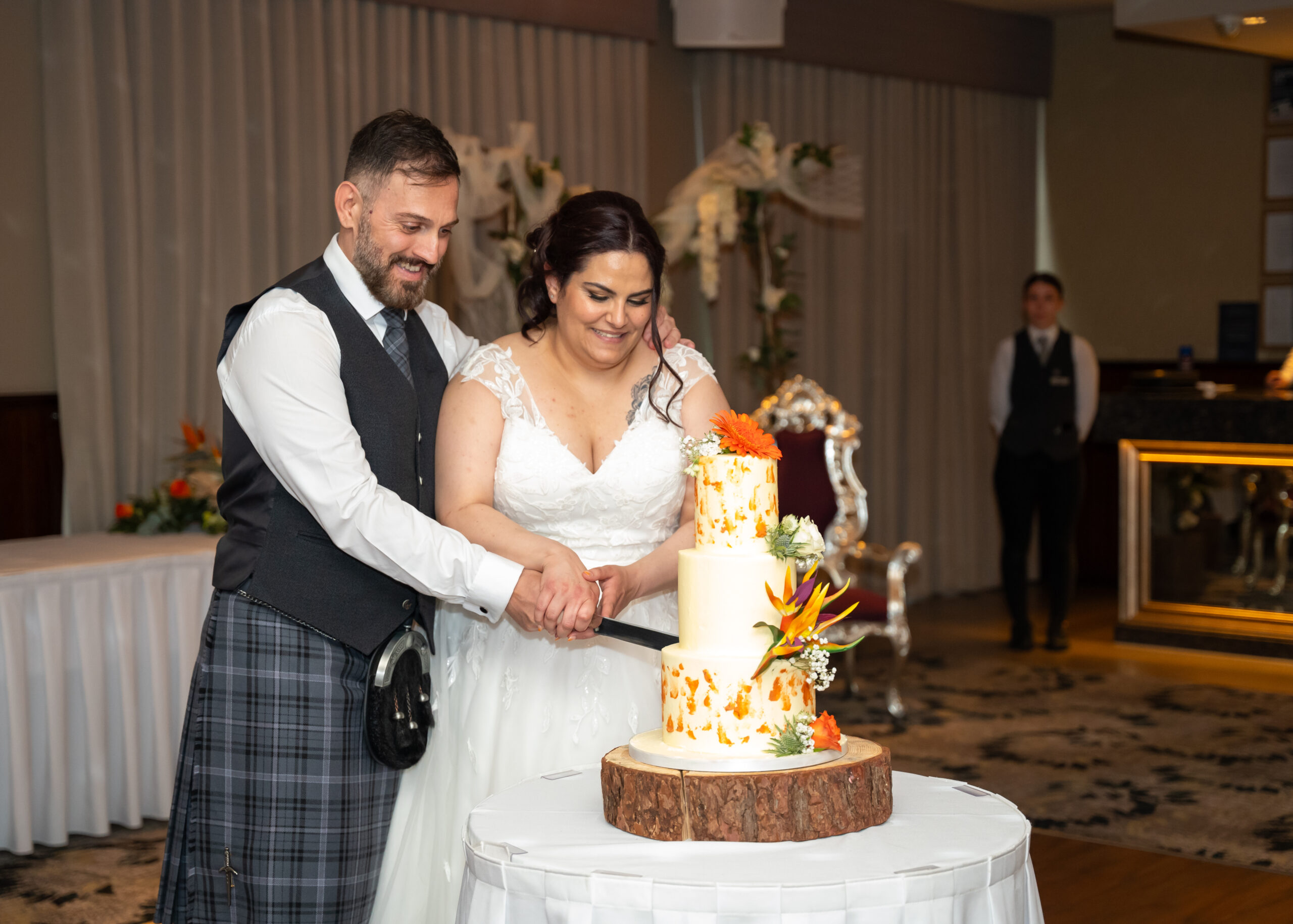  Wedding Cutting the Cake